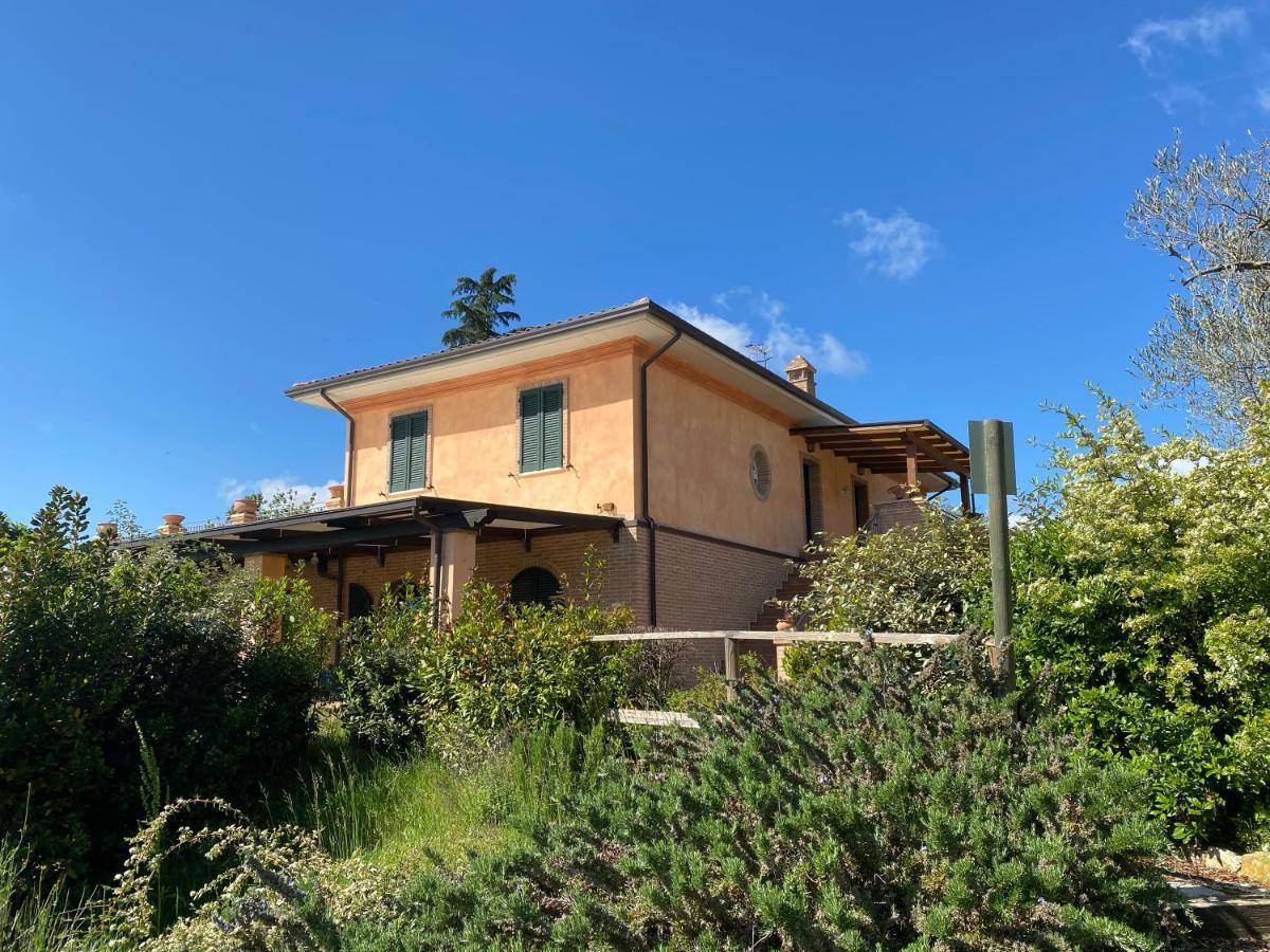 La Posta Di Bacco Apartment Gualdo Cattaneo Exterior photo